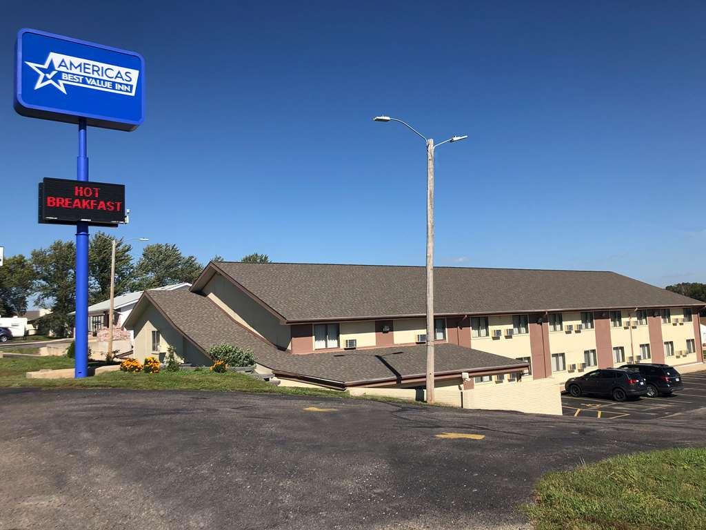 Econo Lodge Beatrice Exterior photo