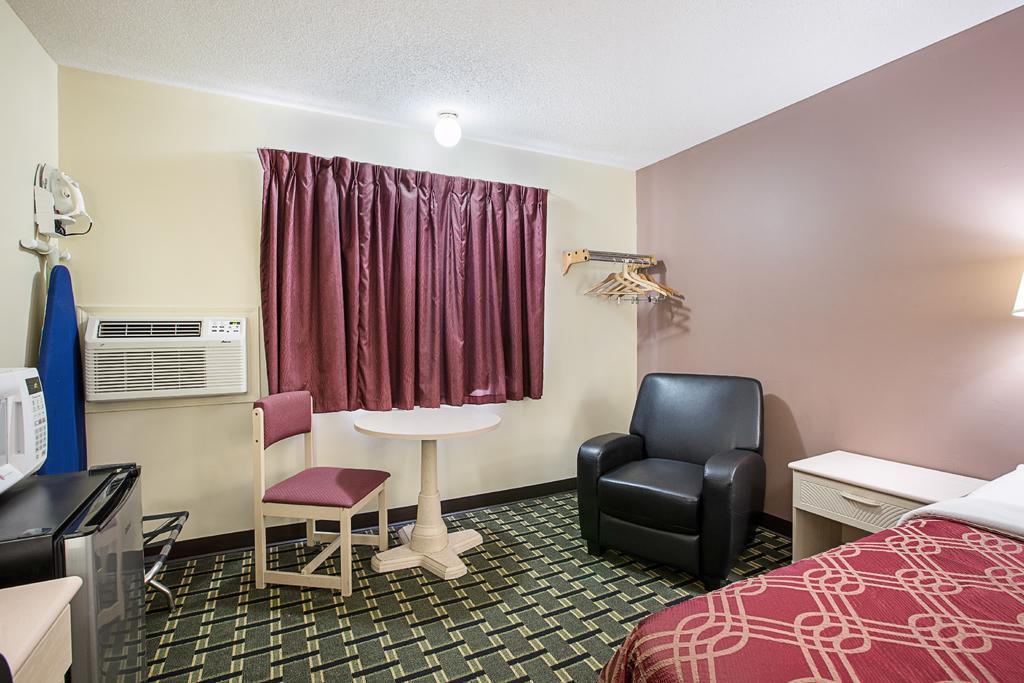 Econo Lodge Beatrice Exterior photo