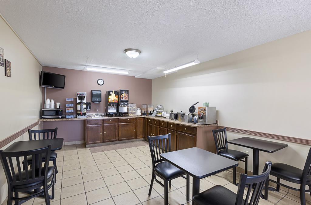 Econo Lodge Beatrice Exterior photo
