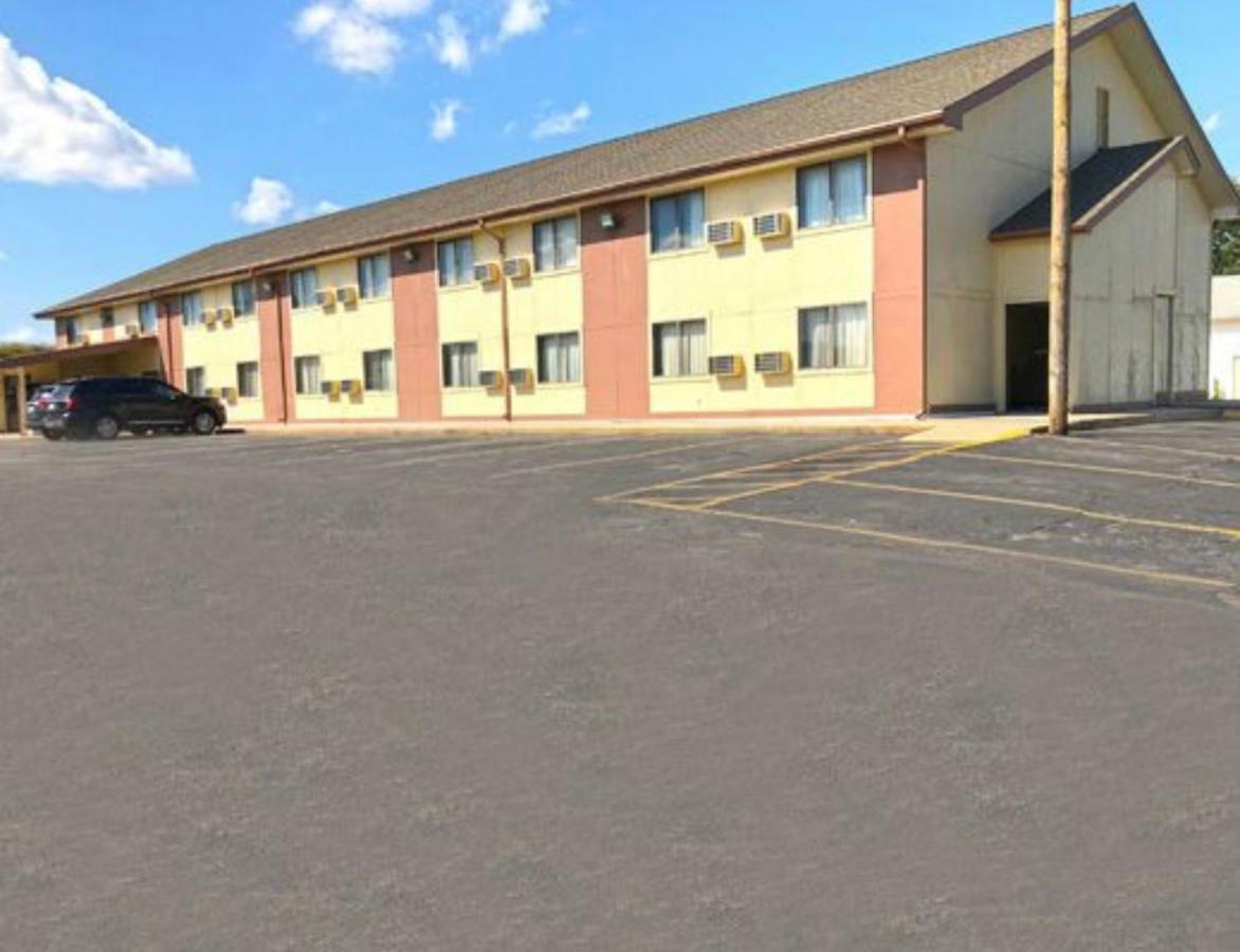Econo Lodge Beatrice Exterior photo